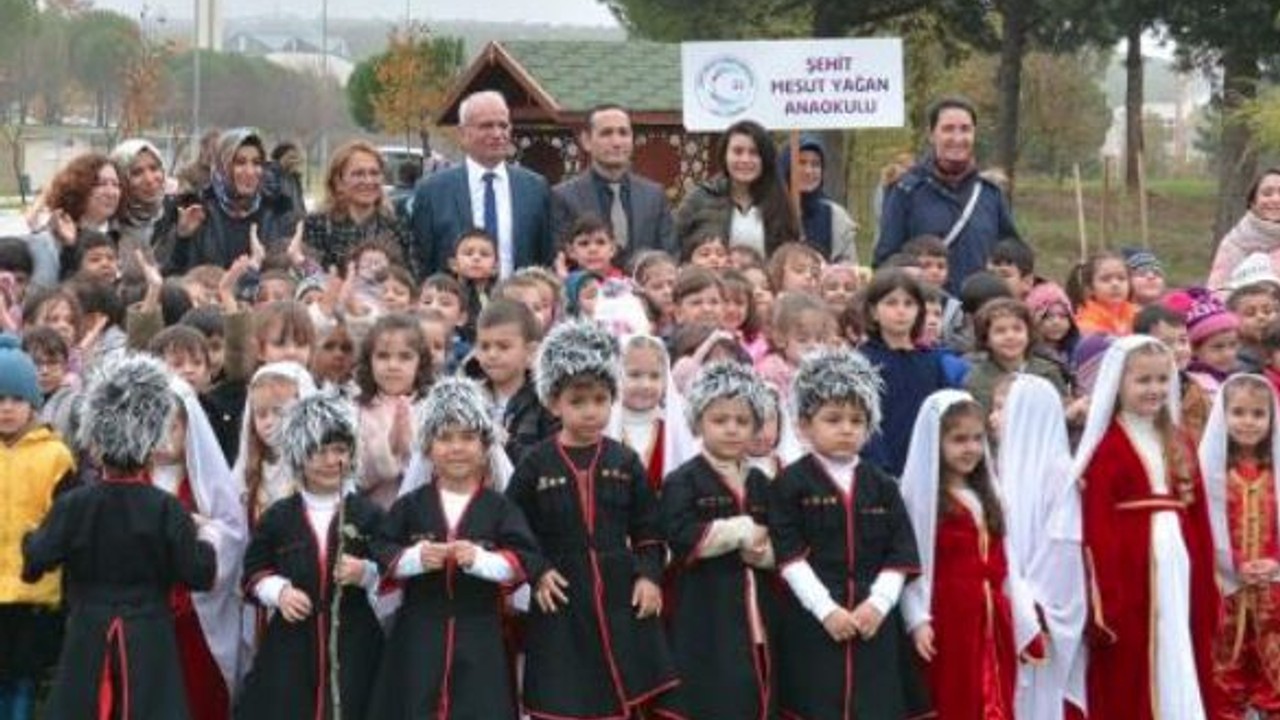 Minik Öğrencilerden Anlamlı Fidan Dikimi