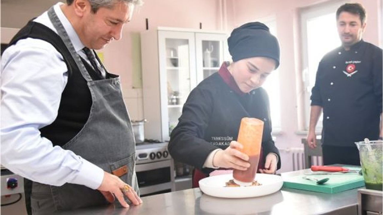 Müdür Tatlı Öğrencilerle Birlikte Mutfakta