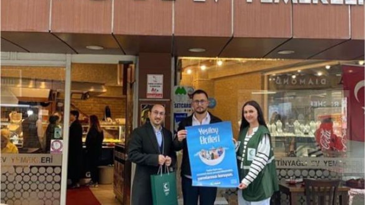 'Yeşilay Elçileri' Balıkesir Esnaflarıyla Görüşüyor