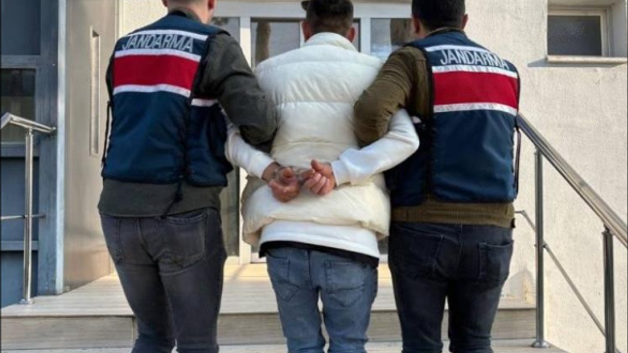 Jandarma 14 yıl hapis cezası ile aranan şahsı yakaladı