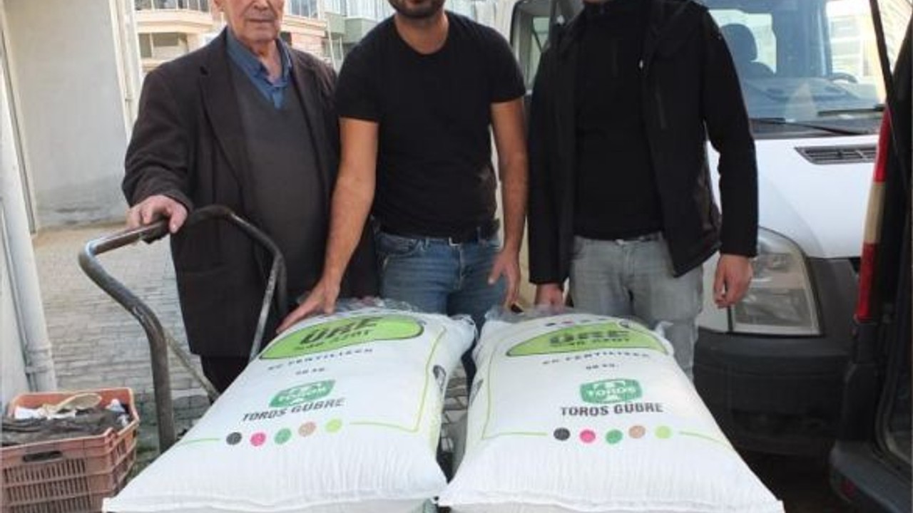 Burhaniye’de yağmurlardan sonra gübre satışları arttı