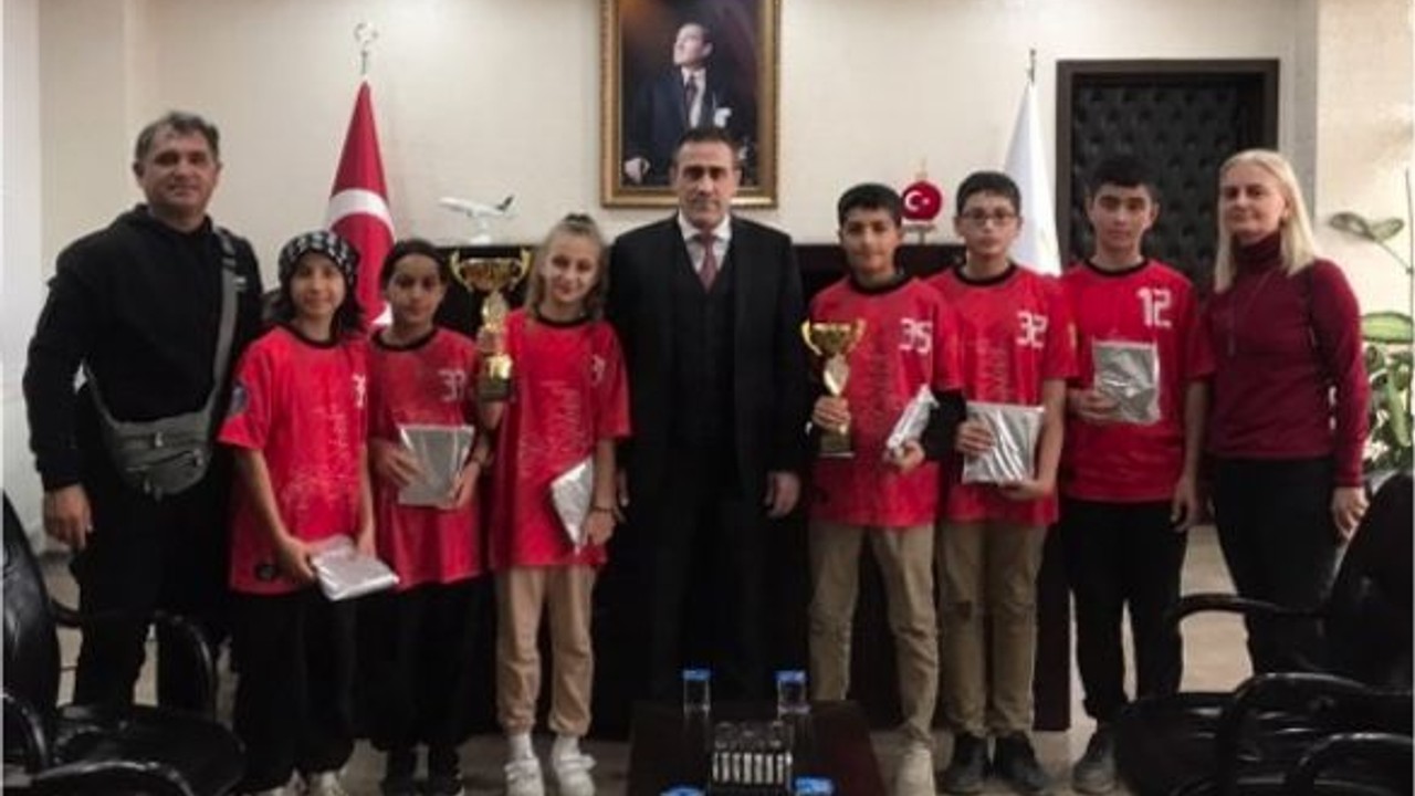 Hentbol Takımı Başarılarıyla Dikkat Çekti