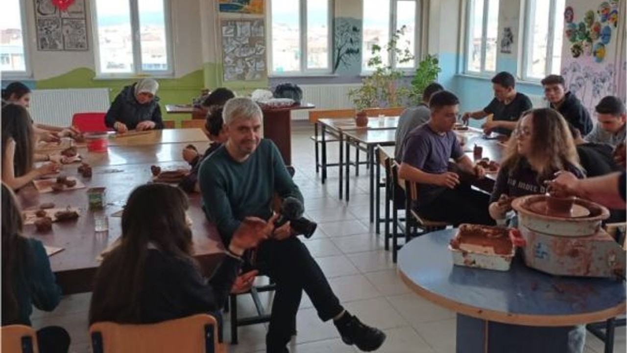 Öğrencilerin Yaratıcılığı Kil Atölyesinde Hayat Buluyor