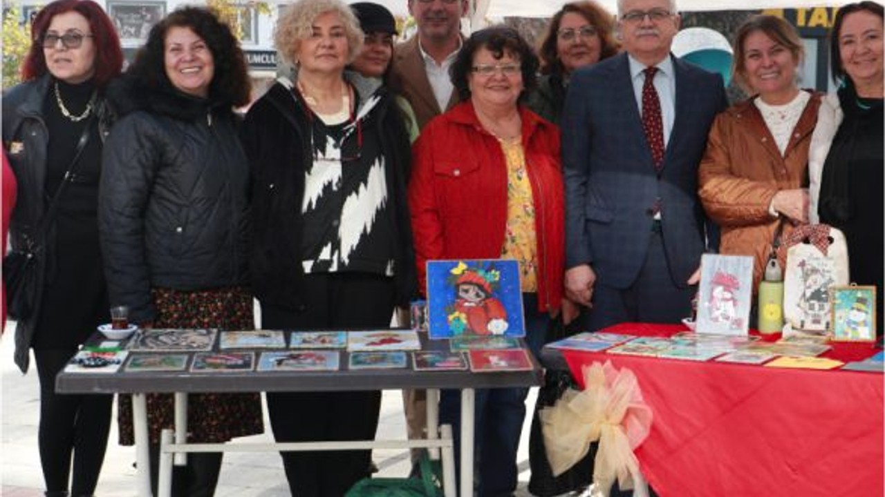 El Yapımı Eserler Burhaniye Meydanı'nda Sergilendi