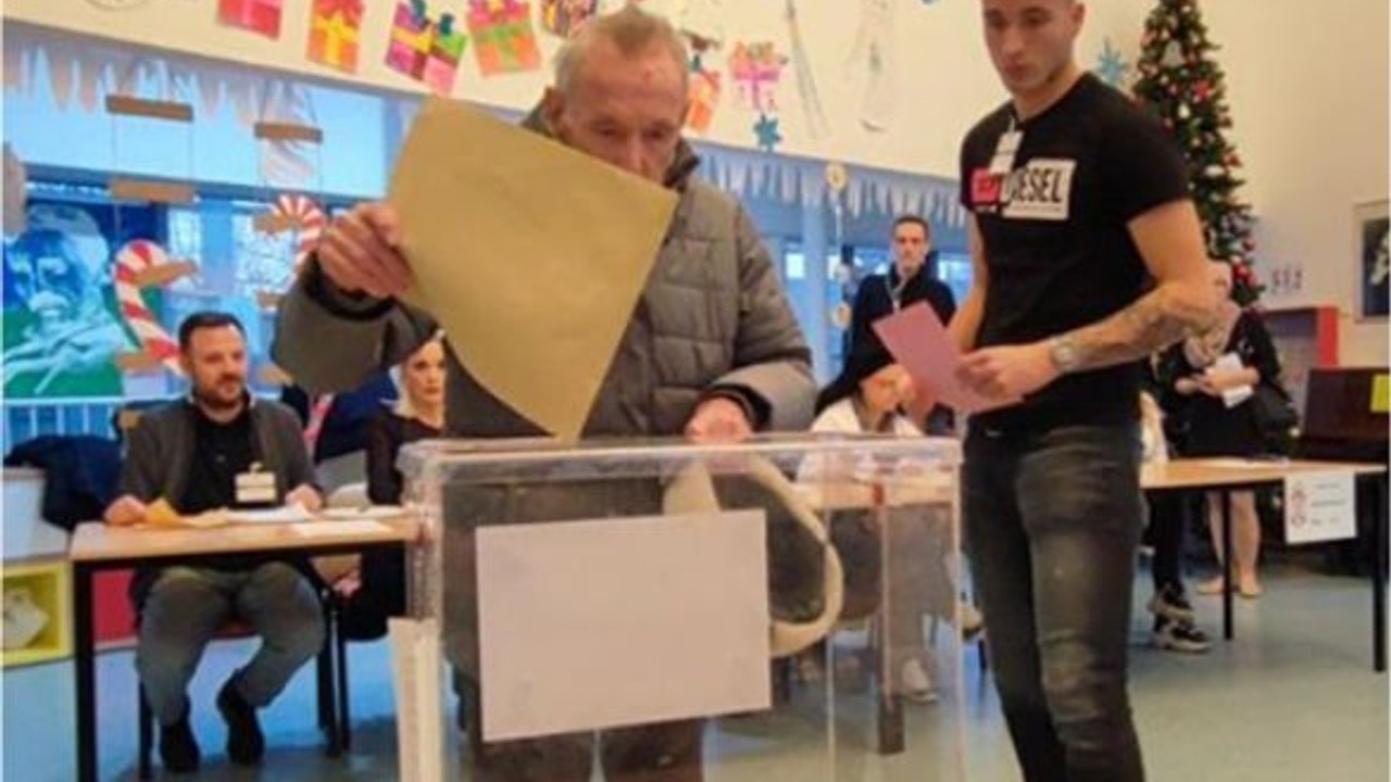 Sırbistan’da seçim protestoları sürüyor