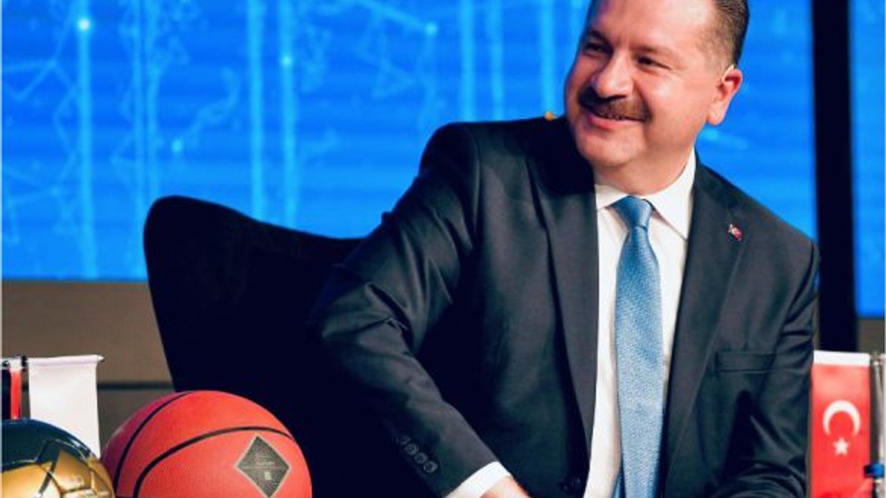 Yücel Yılmaz Yerel Yönetimler Zirvesinde