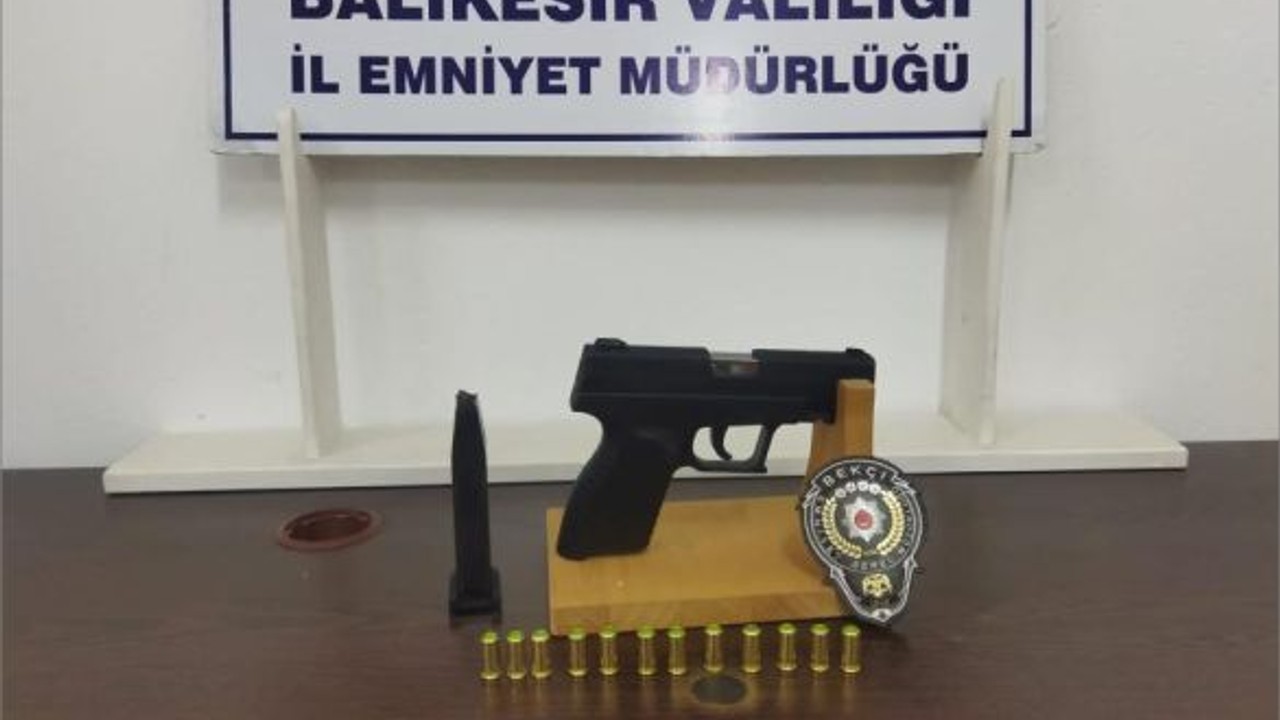 23 Aranan Şahıs Burhaniye'de Yakayı Ele Verdi