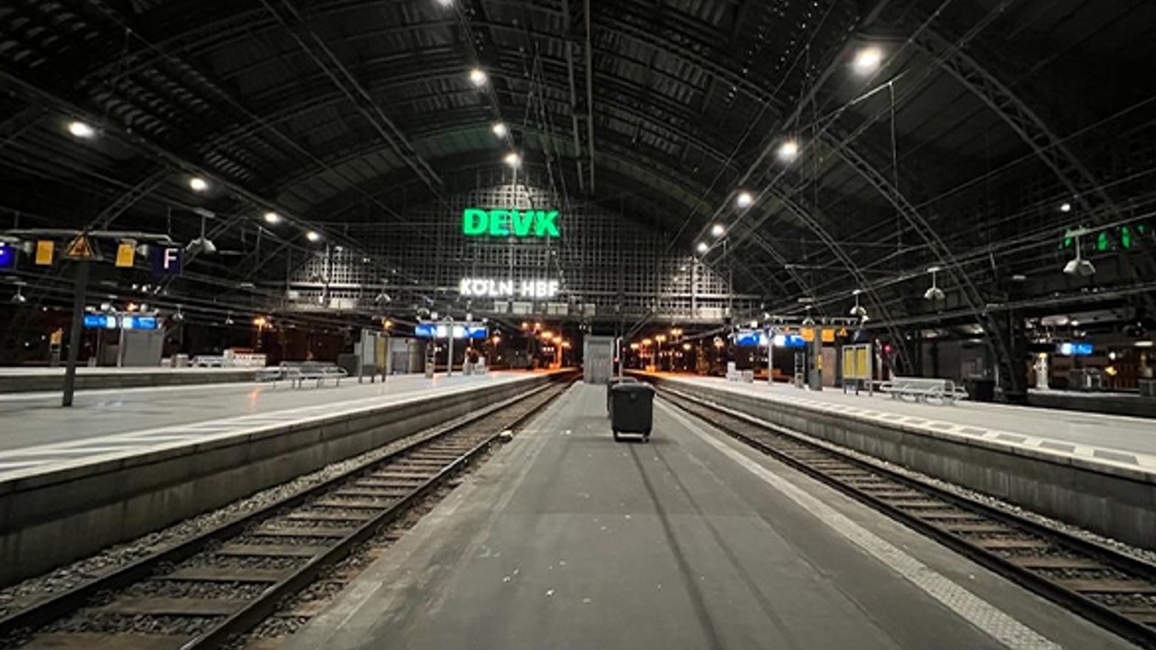 Almanya’da Grev Tren Seferlerini Durdurdu