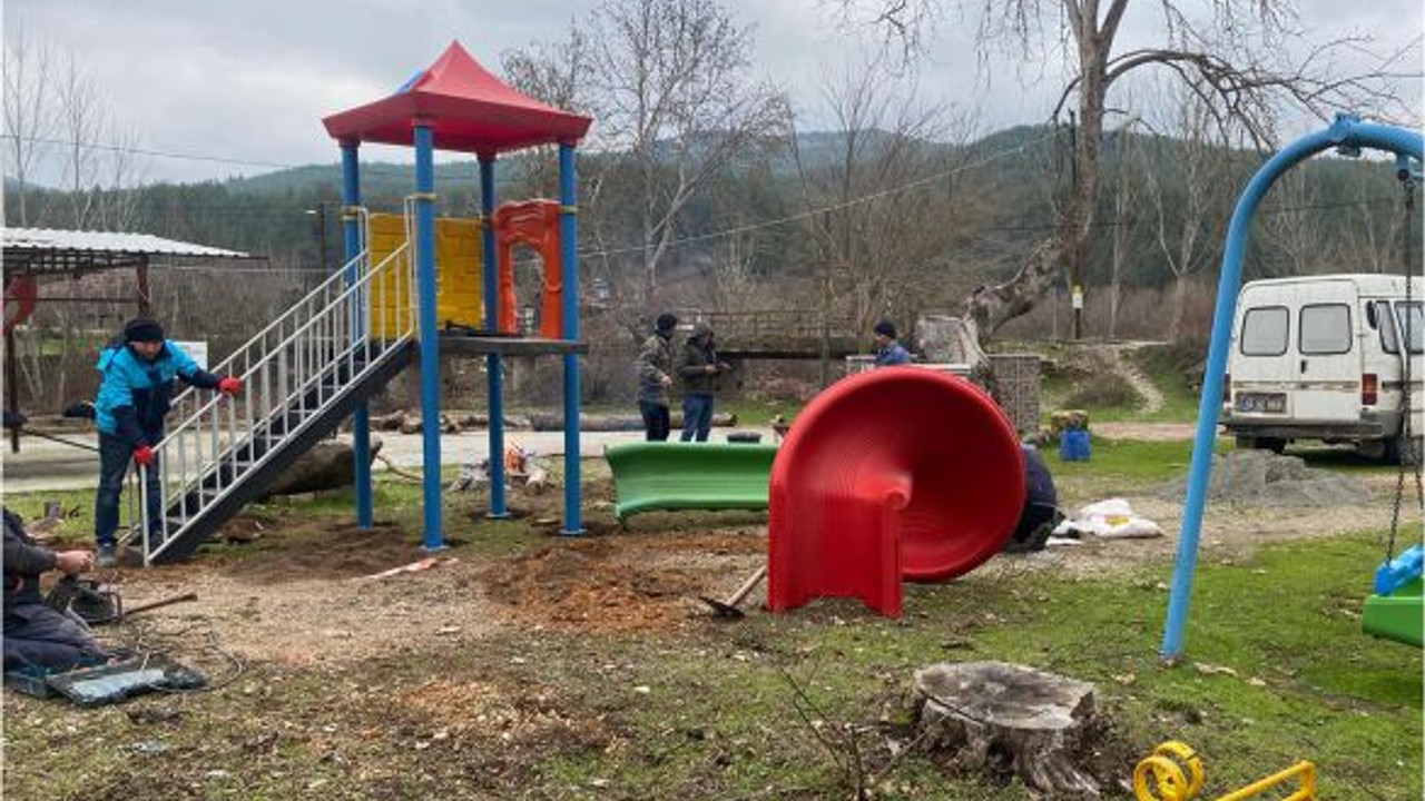 Dursunbey'de Ekipler Çocuklar İçin Sahada