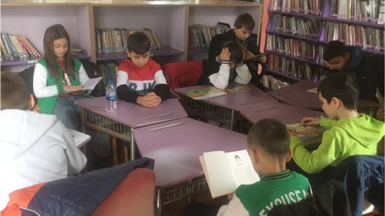 Halk Kütüphanesine Öğrencilerden Yoğun İlgi
