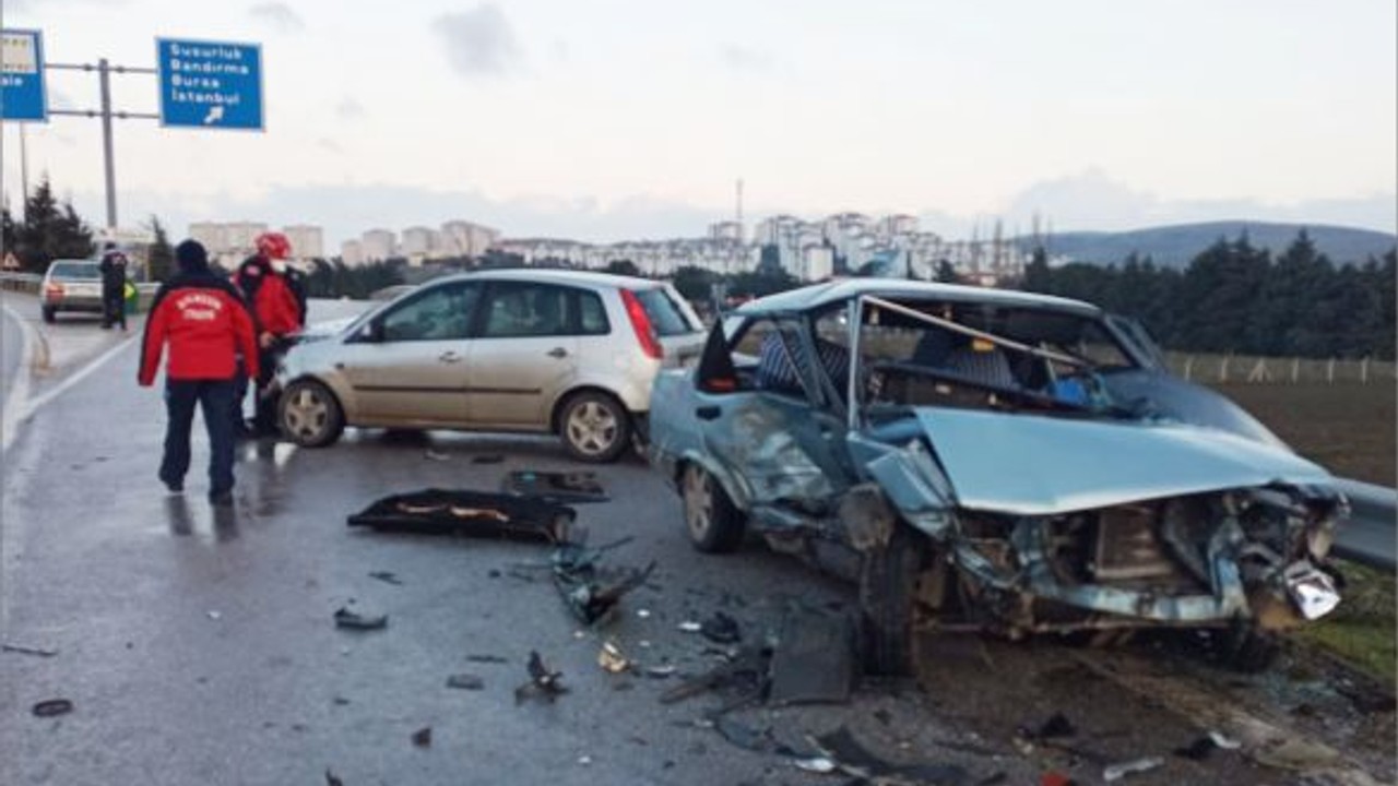 Kepsut'ta Trafik Kazası: 2 Yaralı