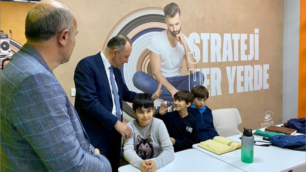 Müdür Özalp 3 İlçede Öğrencilerle Buluştu