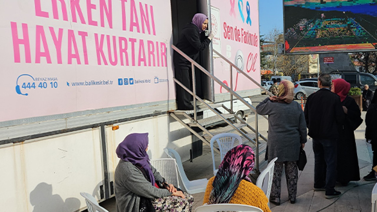 Sındırgı Meydanın'da Mobil Sağlık Tırı Kadınları Tarıyor