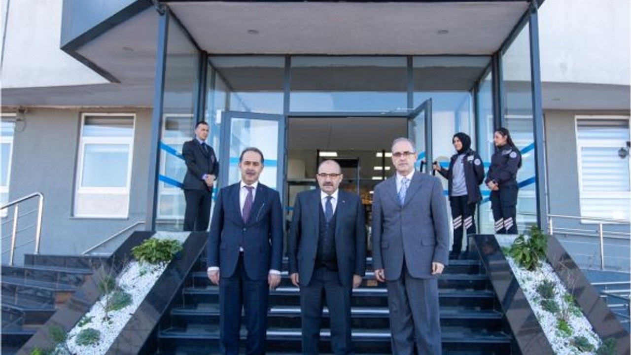 Vali Ustaoğlu'ndan Rektör Boz'a Hayırlı Olsun Ziyareti