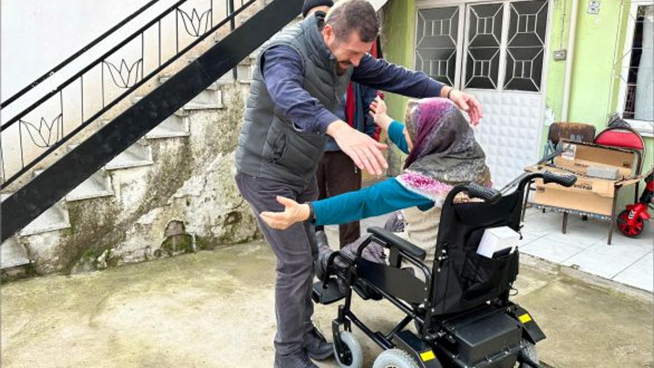 Yerli Araç TOGG ile Akülü Aracı Teslim Ettiler