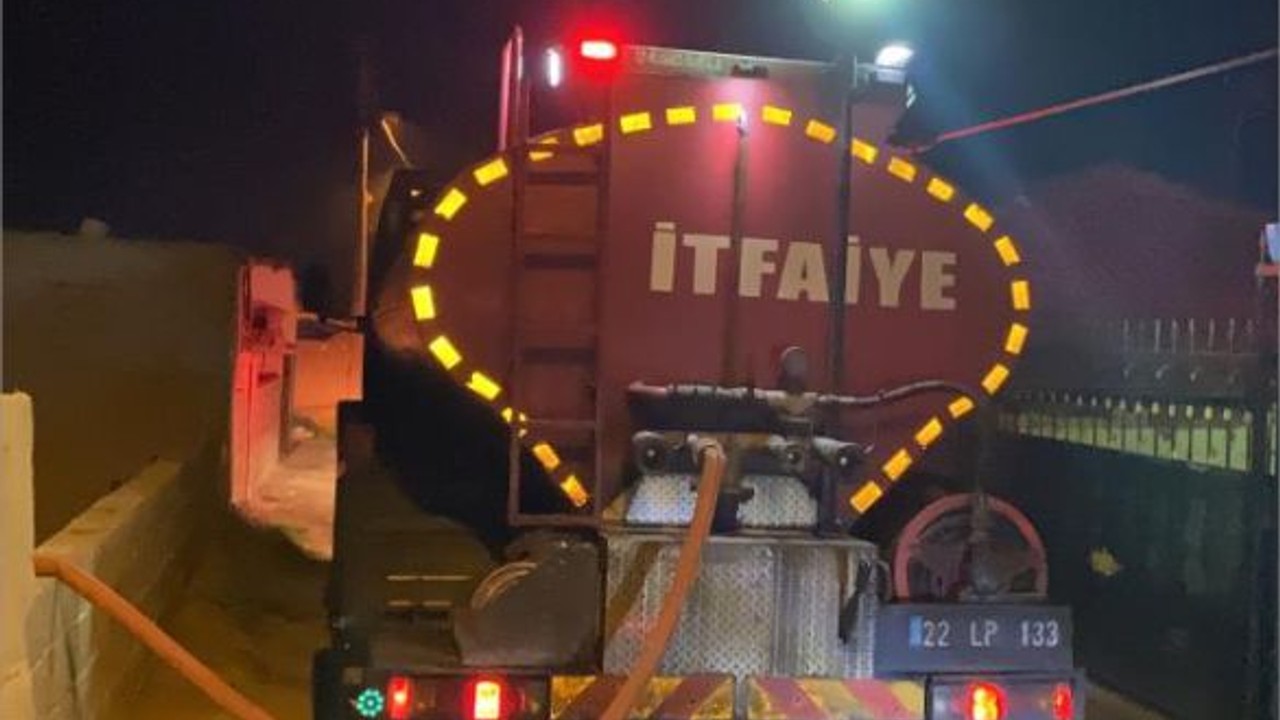 Uzunköprü’de çıkan yangında müstakil ev kül oldu