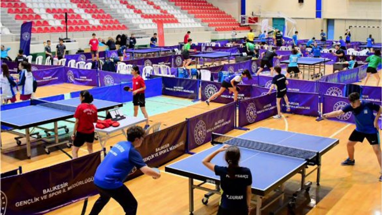 Balıkesir Gençleri Masa Tenisi Arenasında Yarışıyor