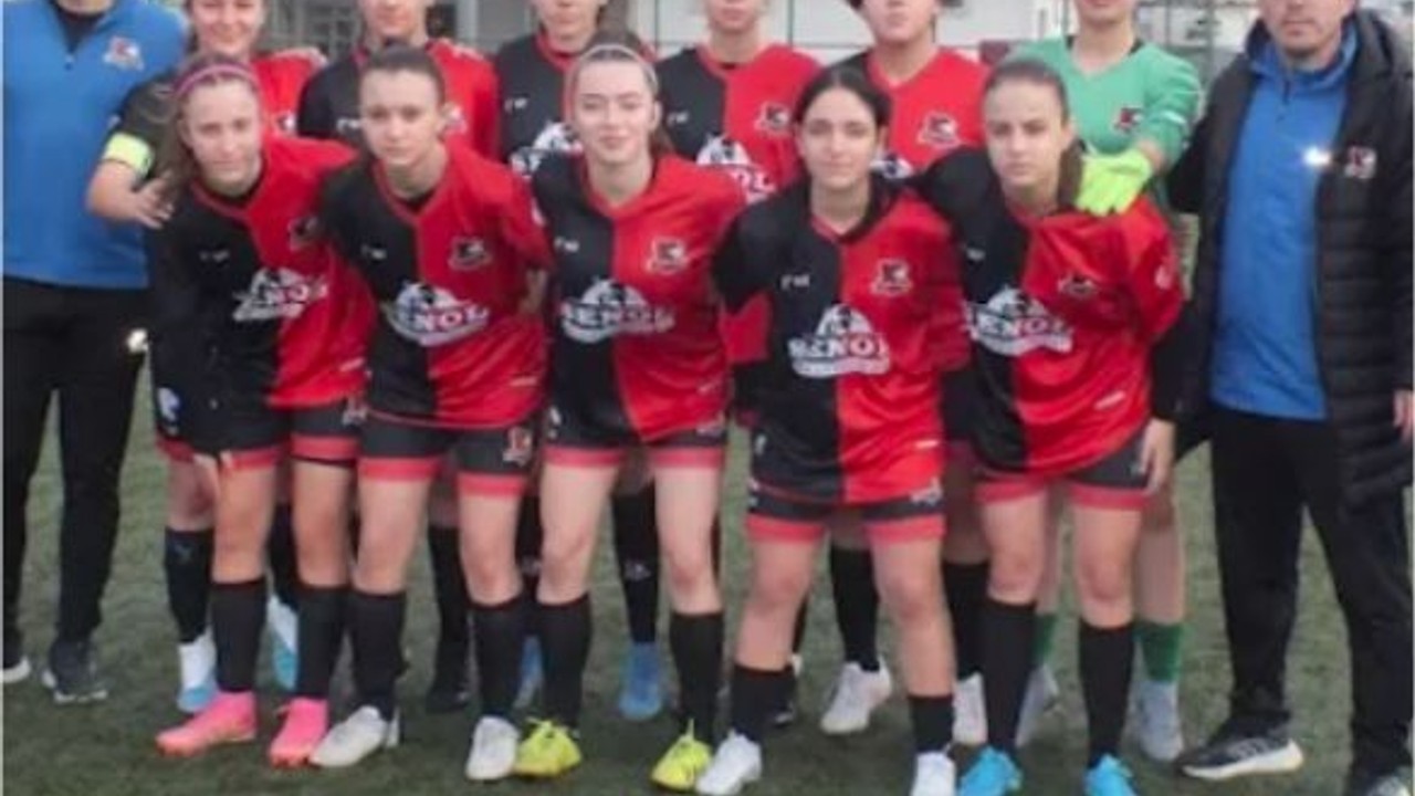 Balıkesir'in Kadın Futbol Takımı İlk Mücadelesine Hazırlanıyor