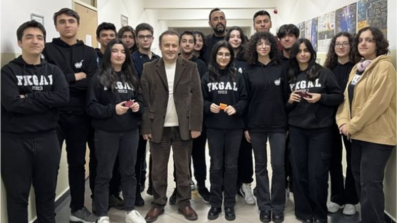 Lise Öğrencilerinden Anahtarlık Şeklinde 'Deprem Kiti'