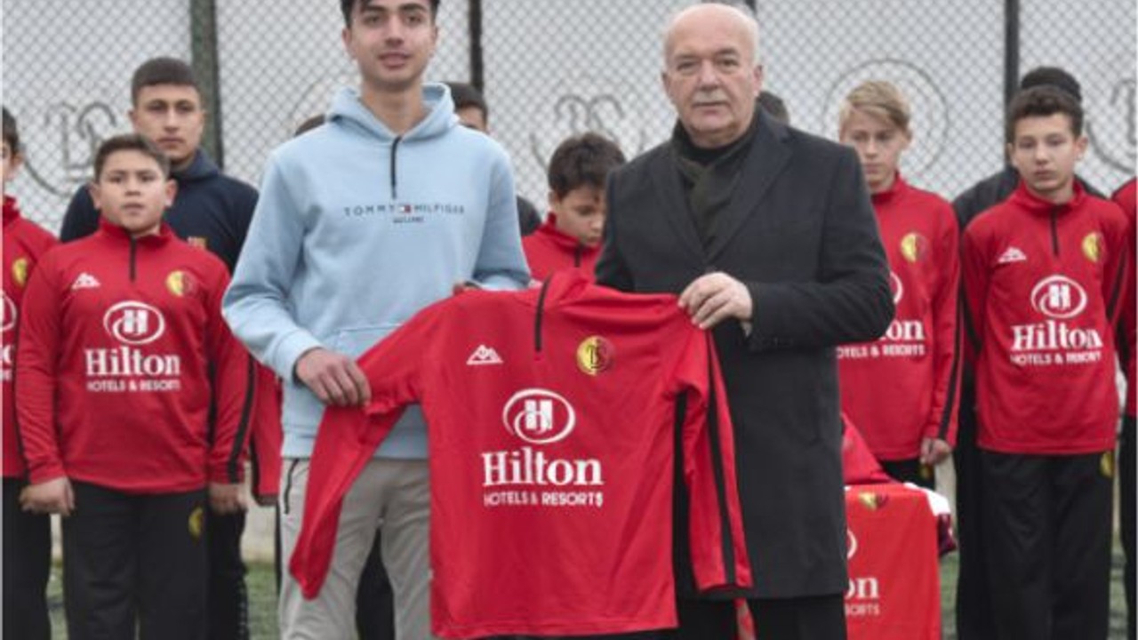 Barcelona Yıldızı Gündoğan'dan Dursunbey Belediyespor'a Destek