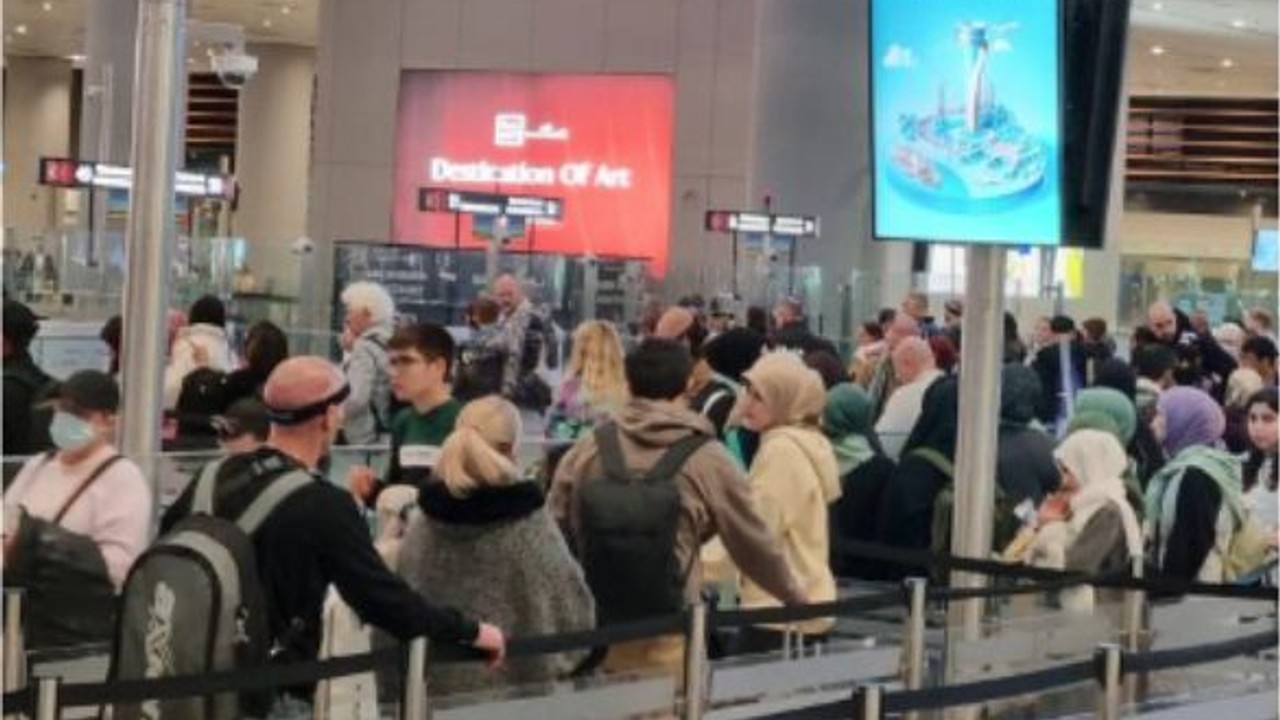 Yarıyıl Tatilinde Vatandaşlar Havalimanına Akın Etti