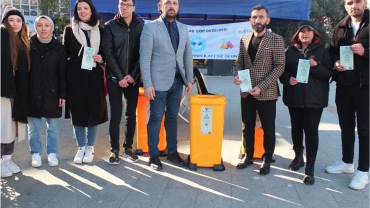 Balıkesir'de Gençler Atık İlaçlara Dikkat Çekti