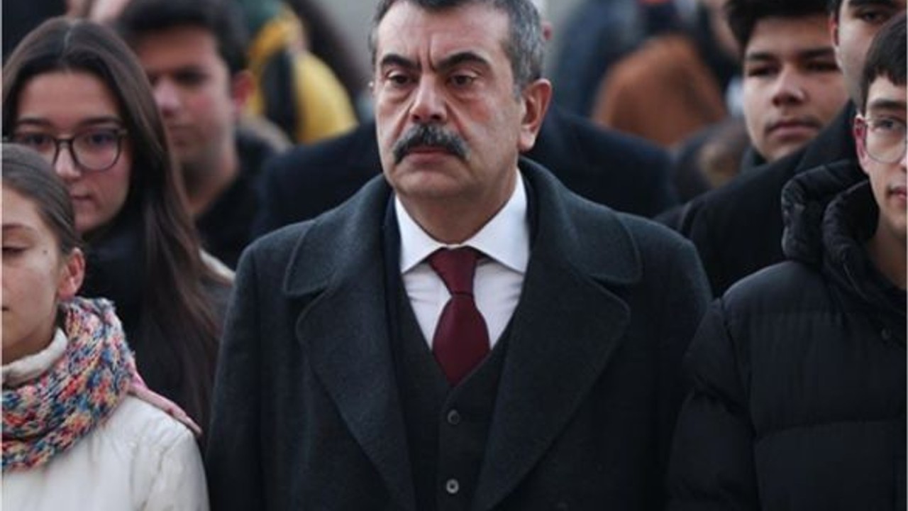 Okullar Haftaya Şehitlere Saygı Duruşuyla Başladı