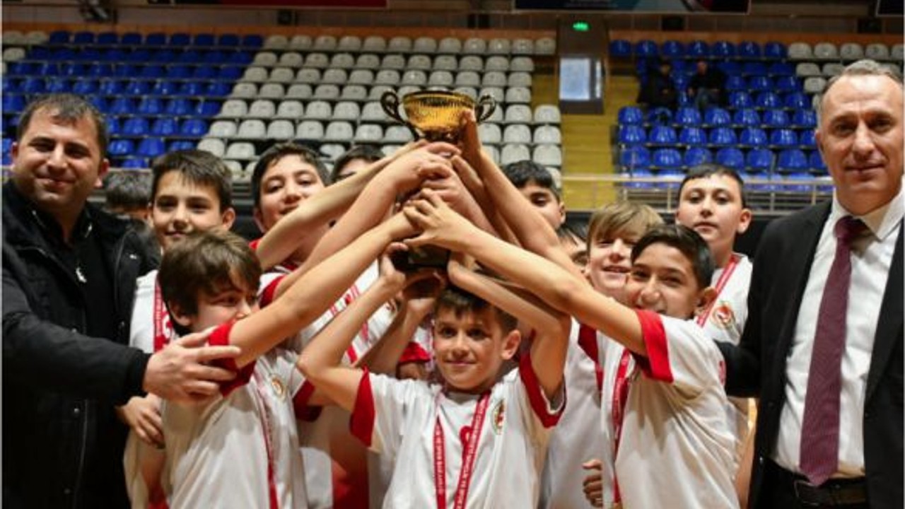 Balıkesir'de Voleybol Müsabakaları Heyecanla Tamamlandı