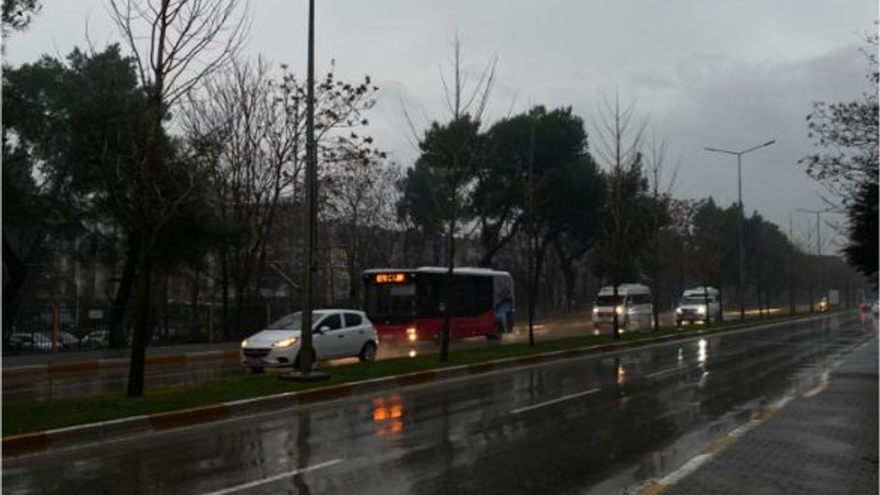 Balıkesir’den Güne Yağmurlu Başlangıç