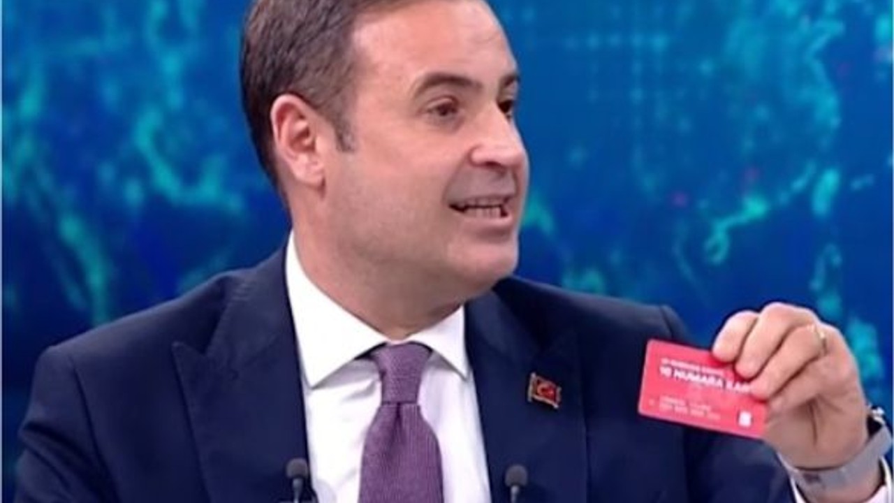 Ahmet Akın'dan 10 Numara Kart
