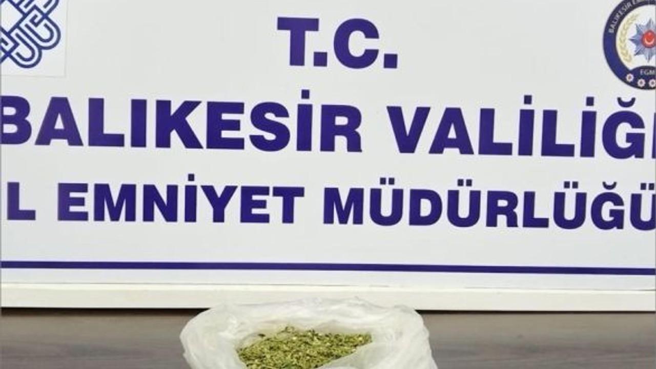 Burhaniye'de 2 Şüpheli Yakayı Ele Verdi