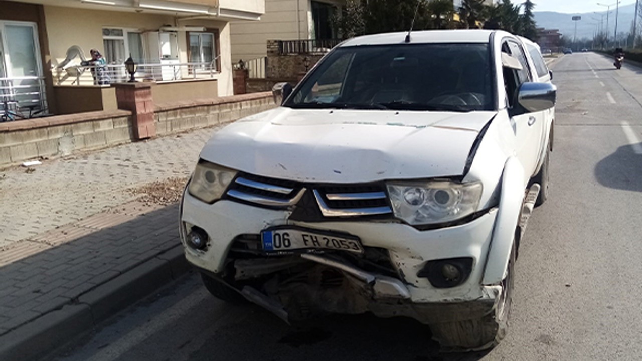 Kadın Sürücü Adayına Ehliyet Sınavında Kamyonet Çarptı