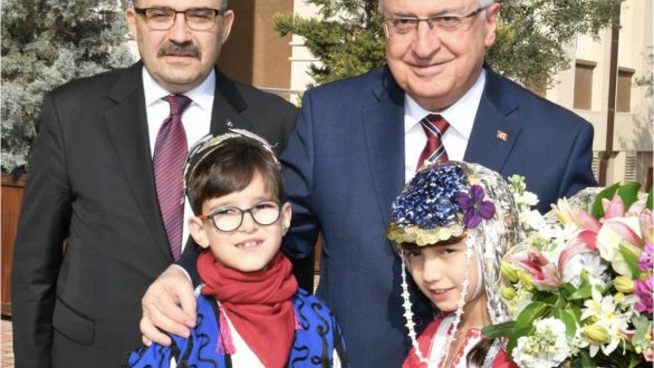 Milli Savunma Bakanı Balıkesir Valisi İle Buluştu