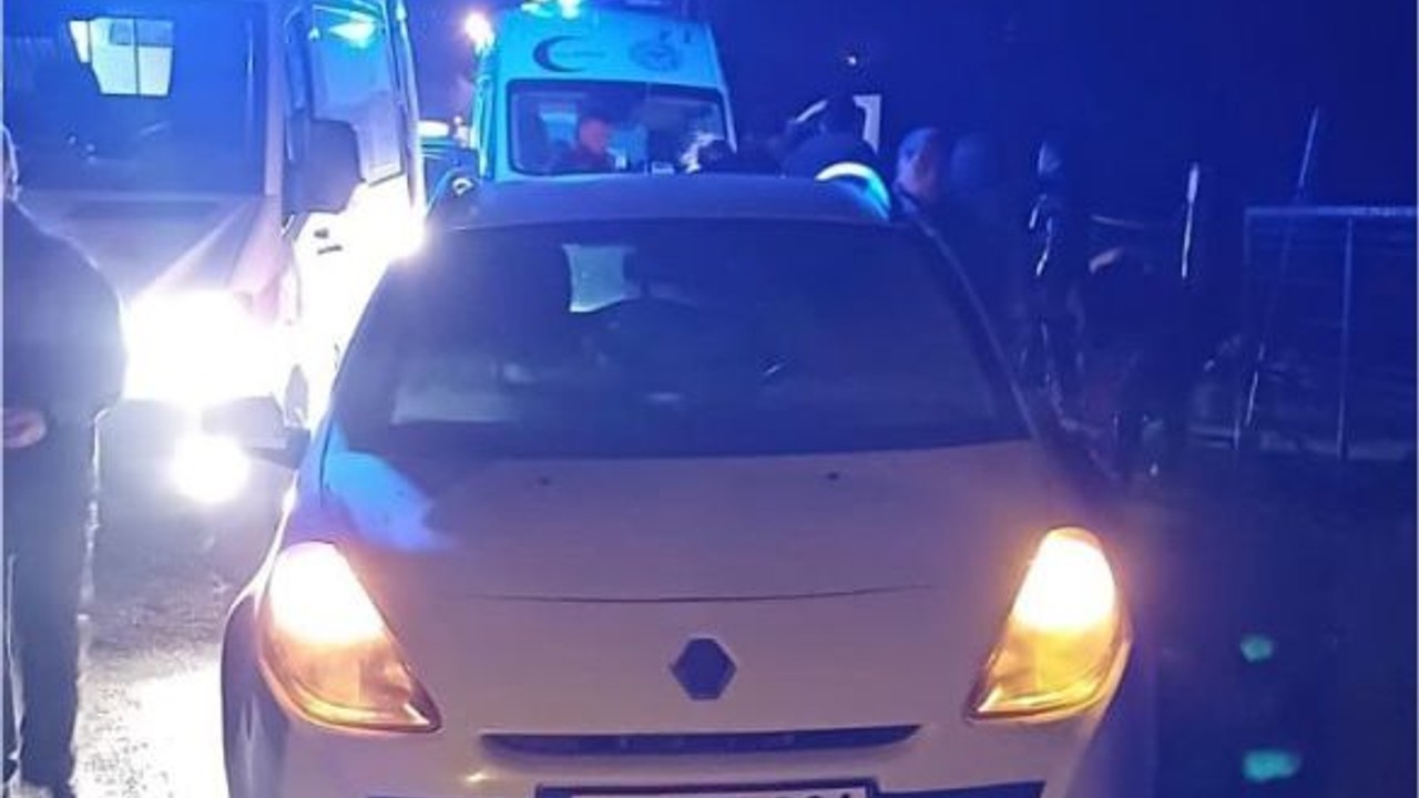 Motosiklet ve Otomobil Çarpıştı: 2 Yaralı