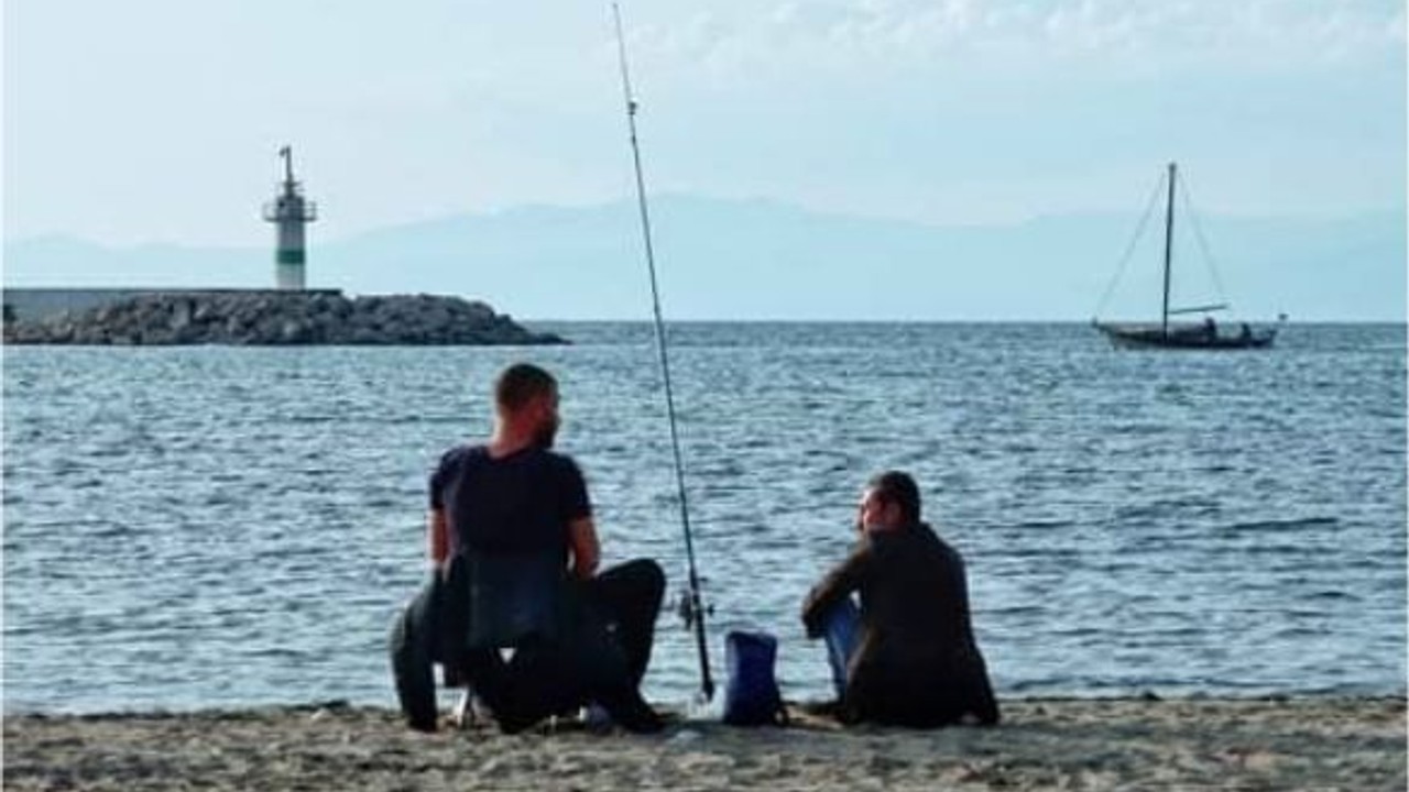 Balıkesir'de Sıcak Havayla Deniz Kenarına Akın Edildi