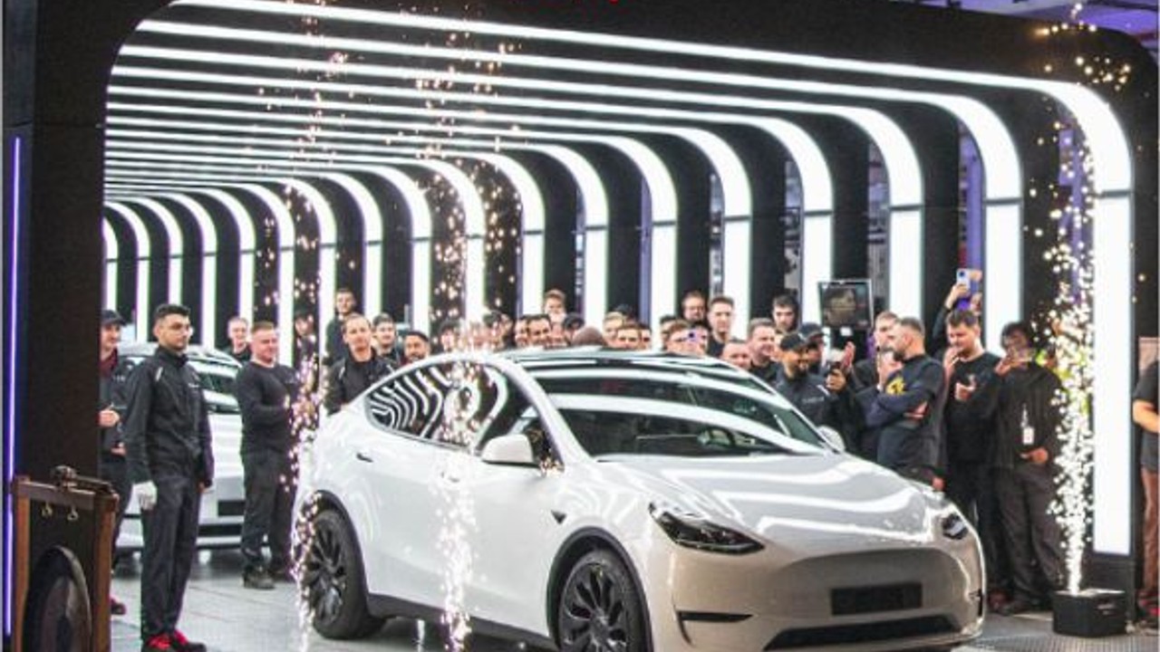 Tesla 2.2 Milyon Aracını Geri Çağırma Kararı Aldı