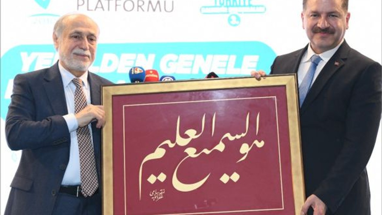 Vuslat Platformu Balıkesir’de‘Yerelden Genele Hizmet Anlayışımız’ konferansı programı düzenledi