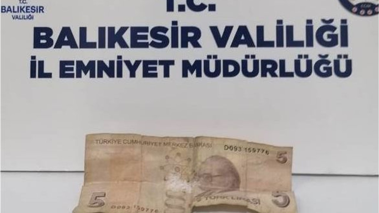 5 TL'lik Banknota Sarıp Araba Lastiğine Sakladılar!