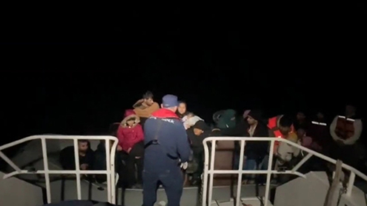 Ayvalık açıklarında 39 düzensiz göçmen yakalandı