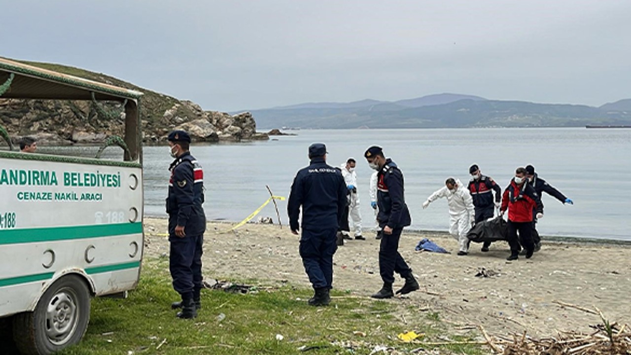 Bandırma Dutlimanı Bölgesinde Denizde Erkek Cesedi Bulundu