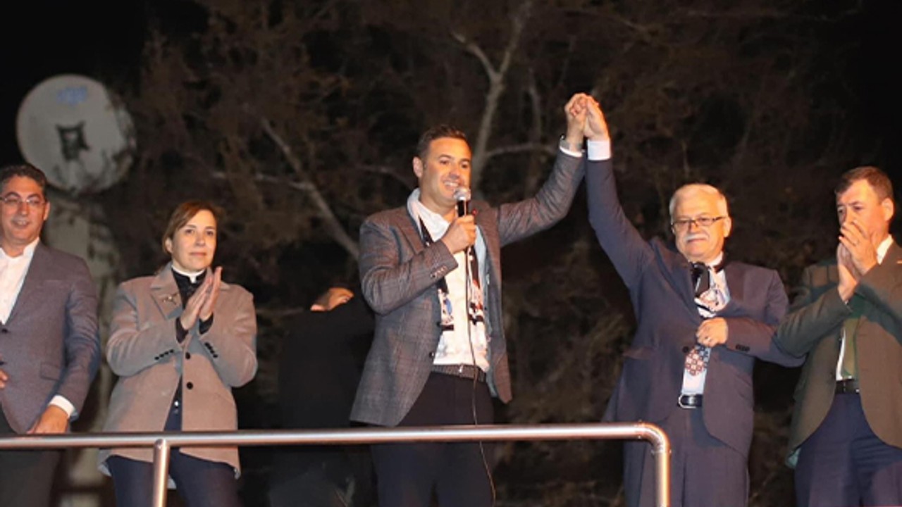 CHP’li Ahmet Akın: "5 Yılı Makyajla Geçirdiler”