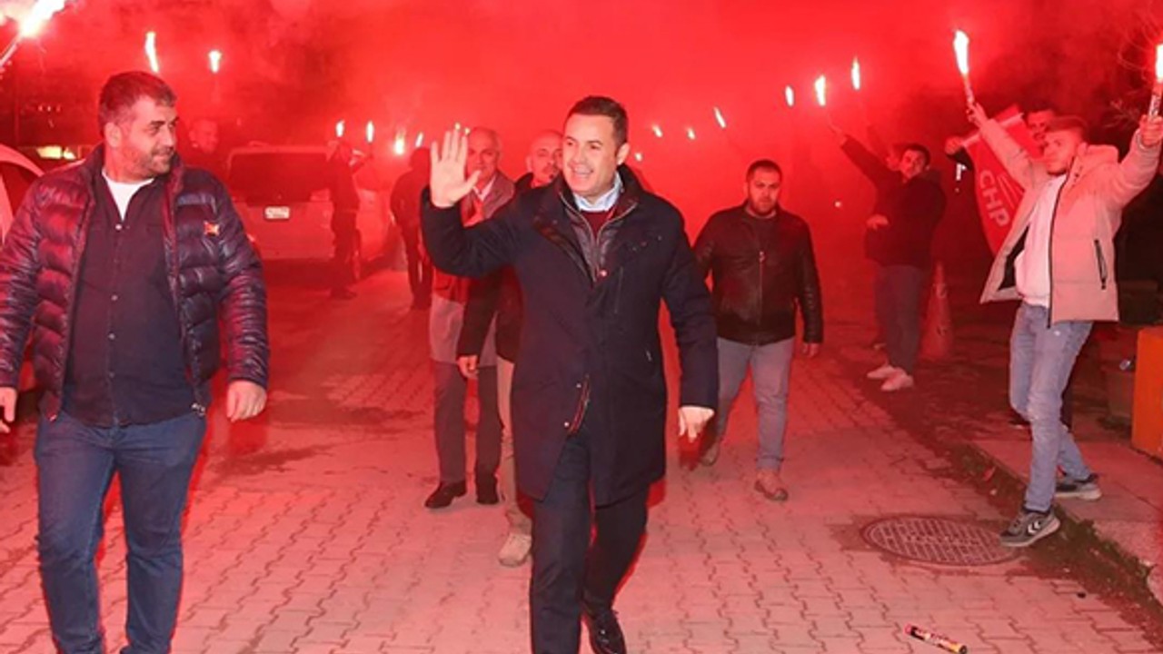 CHP'li Ahmet Akın'dan Seçim İddialarına Yanıt: 'Yalanı Bırak, Kaybettiğin Takımları Getir'