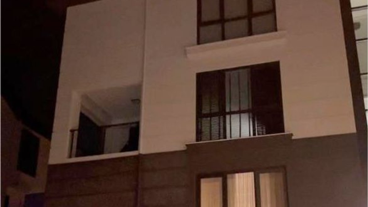 Deprem Korkusuyla Balkondan Atladı