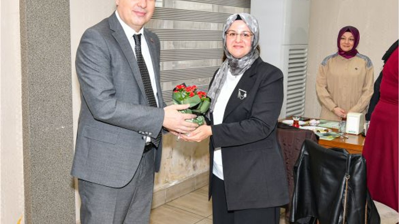 Müdür Kayıran Kadın Personelleri Unutmadı