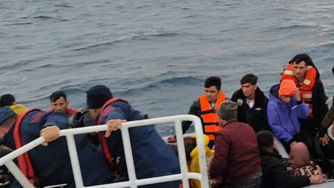 Sahil Güvenlik Ayvalık açıklarında 41 düzensiz göçmen kurtardı