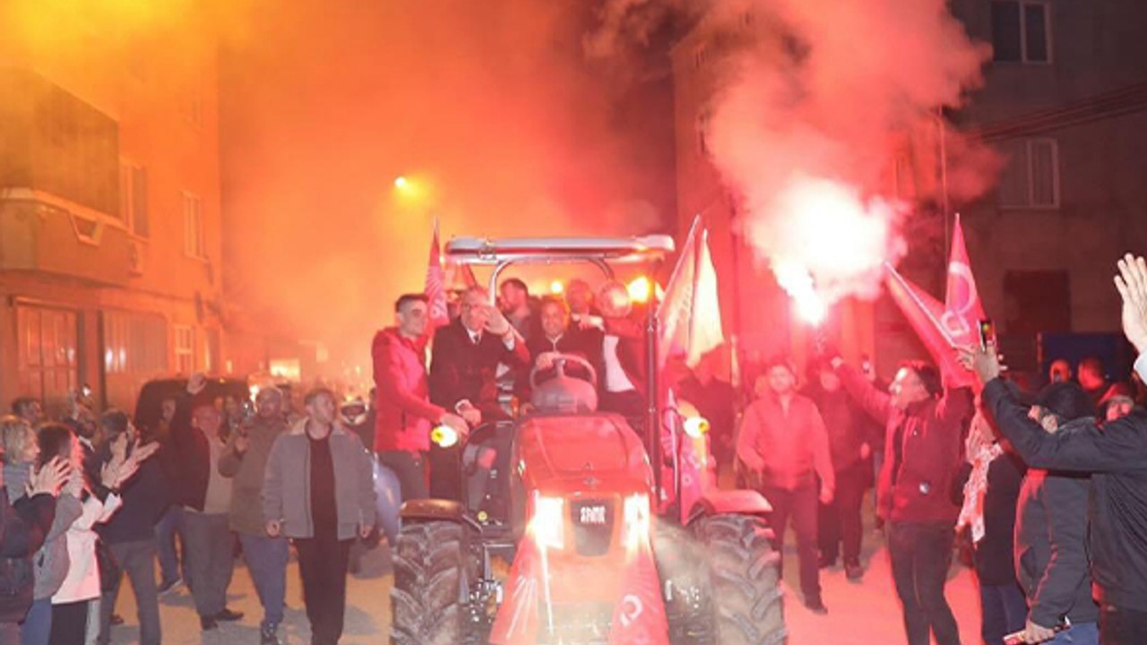 CHP’li Ahmet Akın'a Şamlı'da Traktör Konvoylu Karşılama