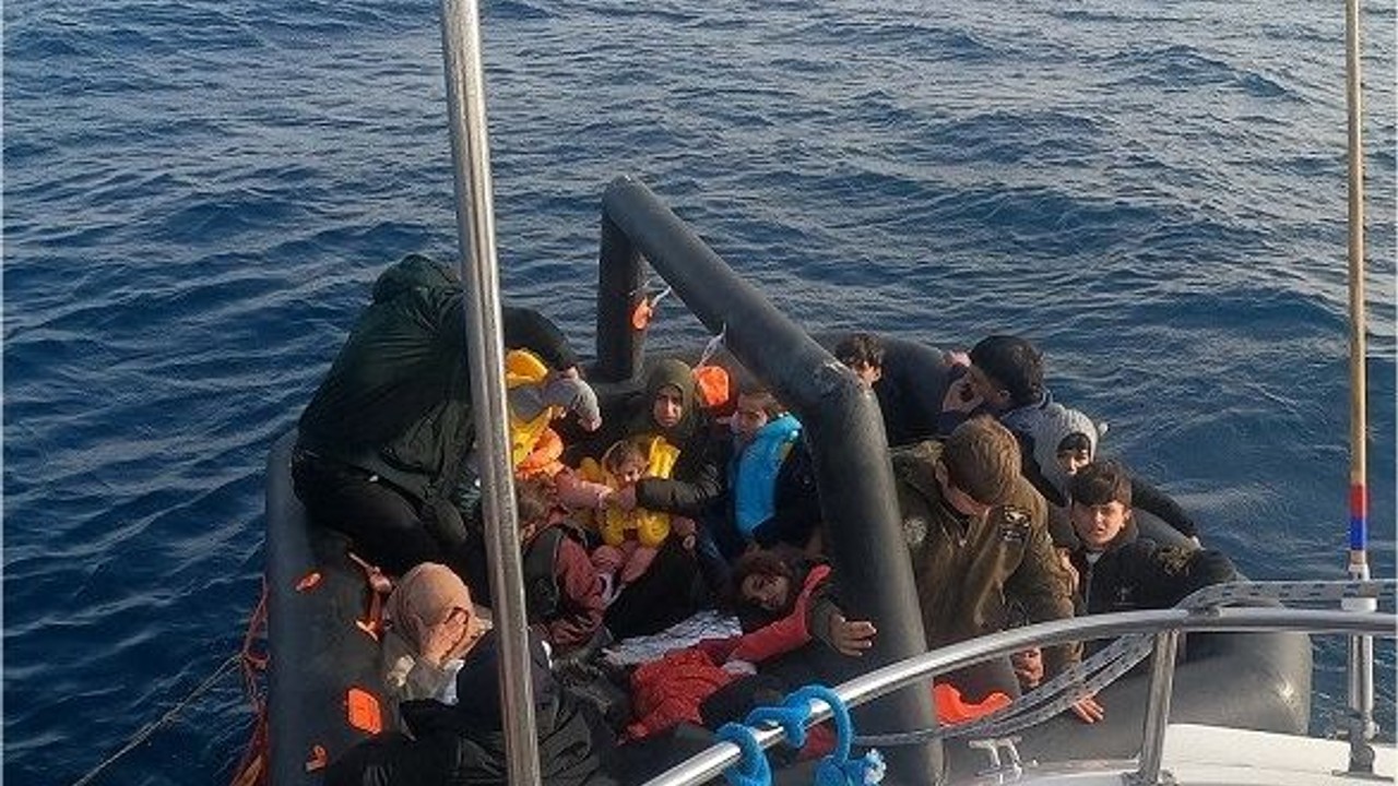 TCSG-8 Botu Düzensiz Göçmenleri Kurtardı