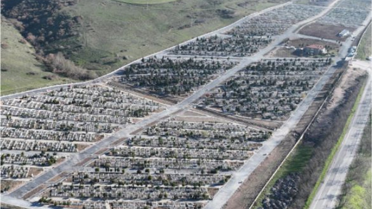 Balıkesir'de Çınarlıdere Mezarlığı Yenileme Çalışmaları Başladı