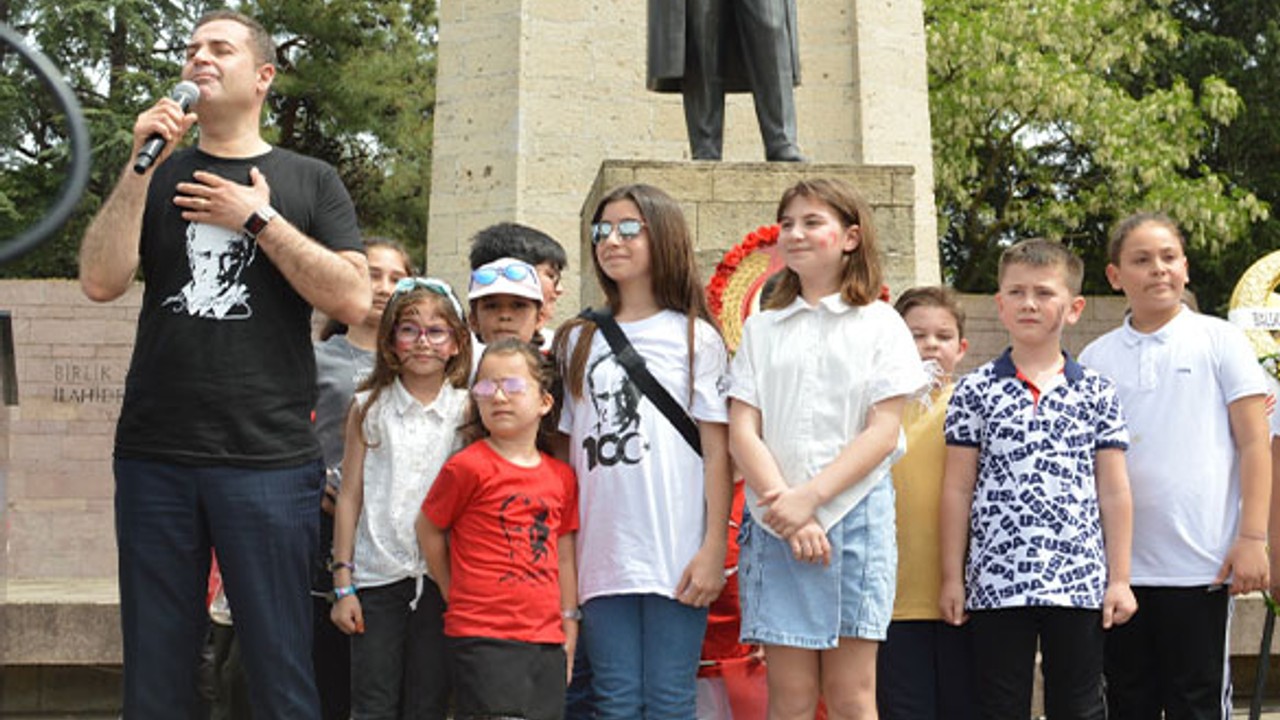 Ahmet Akın 23 Nisan Coşkusunu Şehre Taşıdı