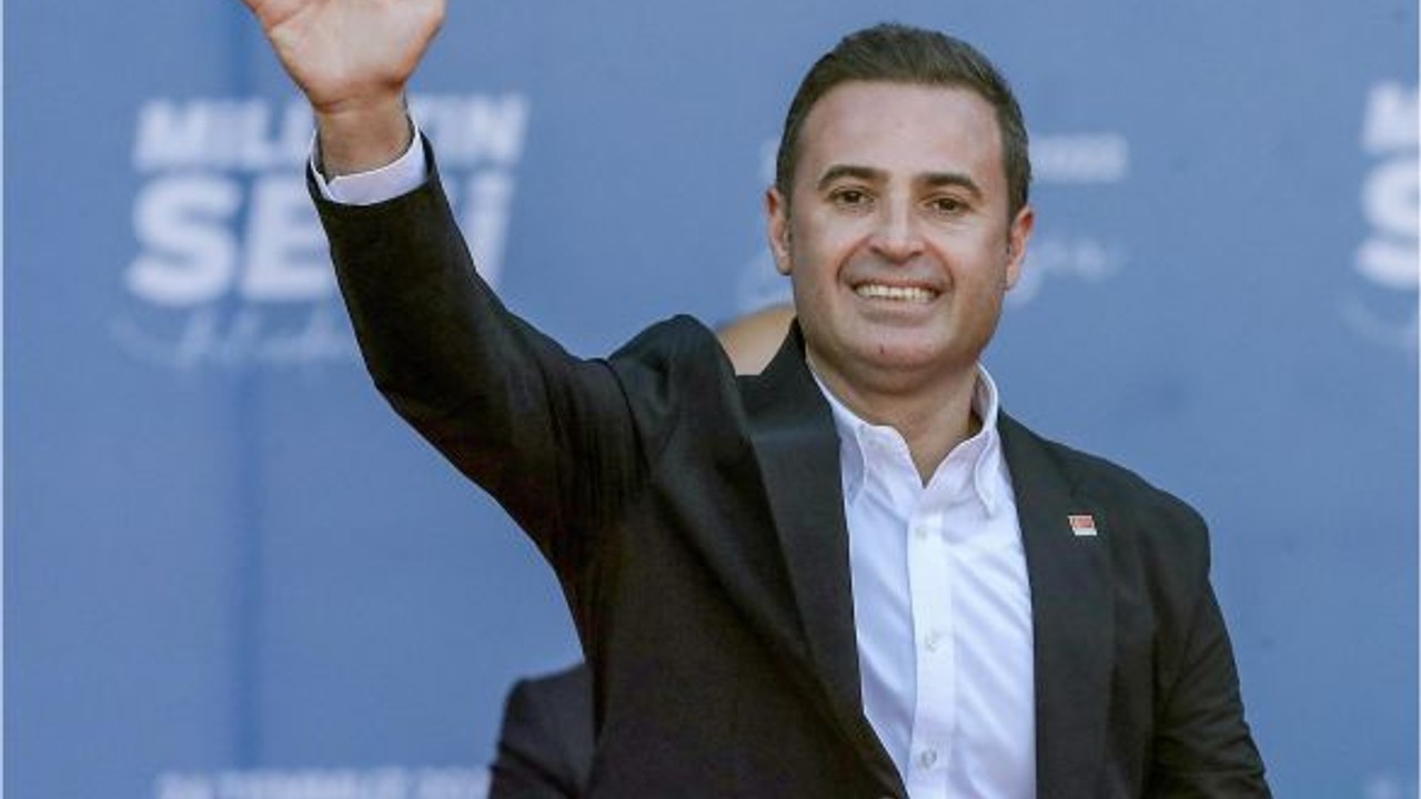 Ahmet Akın'dan Çiçek Göndermek İsteyenlere Mesaj